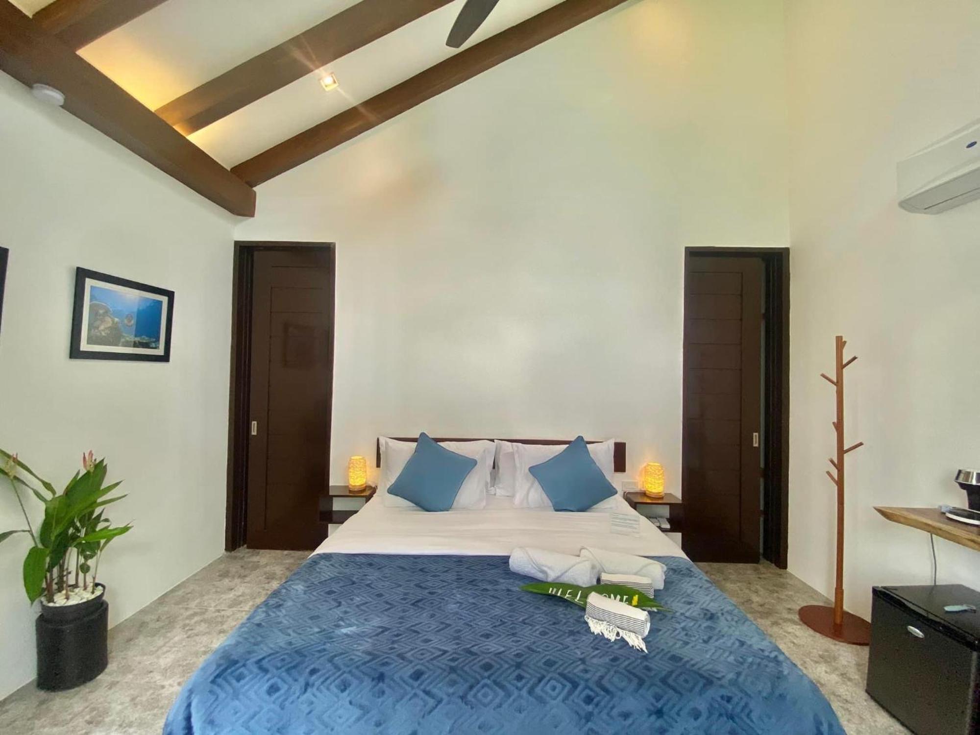 Amila Dive Beach Resort Sipalay Exterior photo
